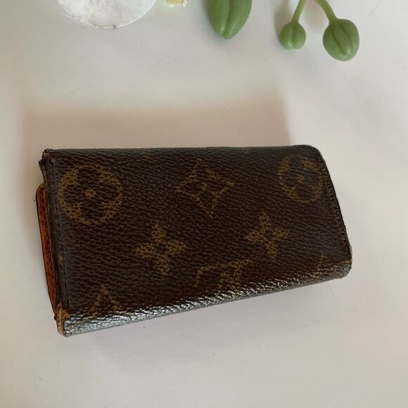 Louis Vuitton Monogram 4 Key Wallet - Picture 3 of 8